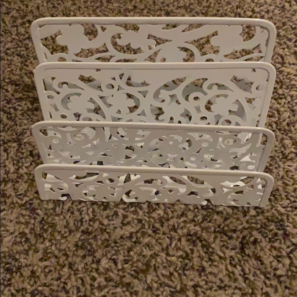 White letter holder